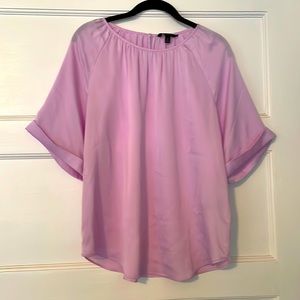 Banana Republic orchid satin tee sz M